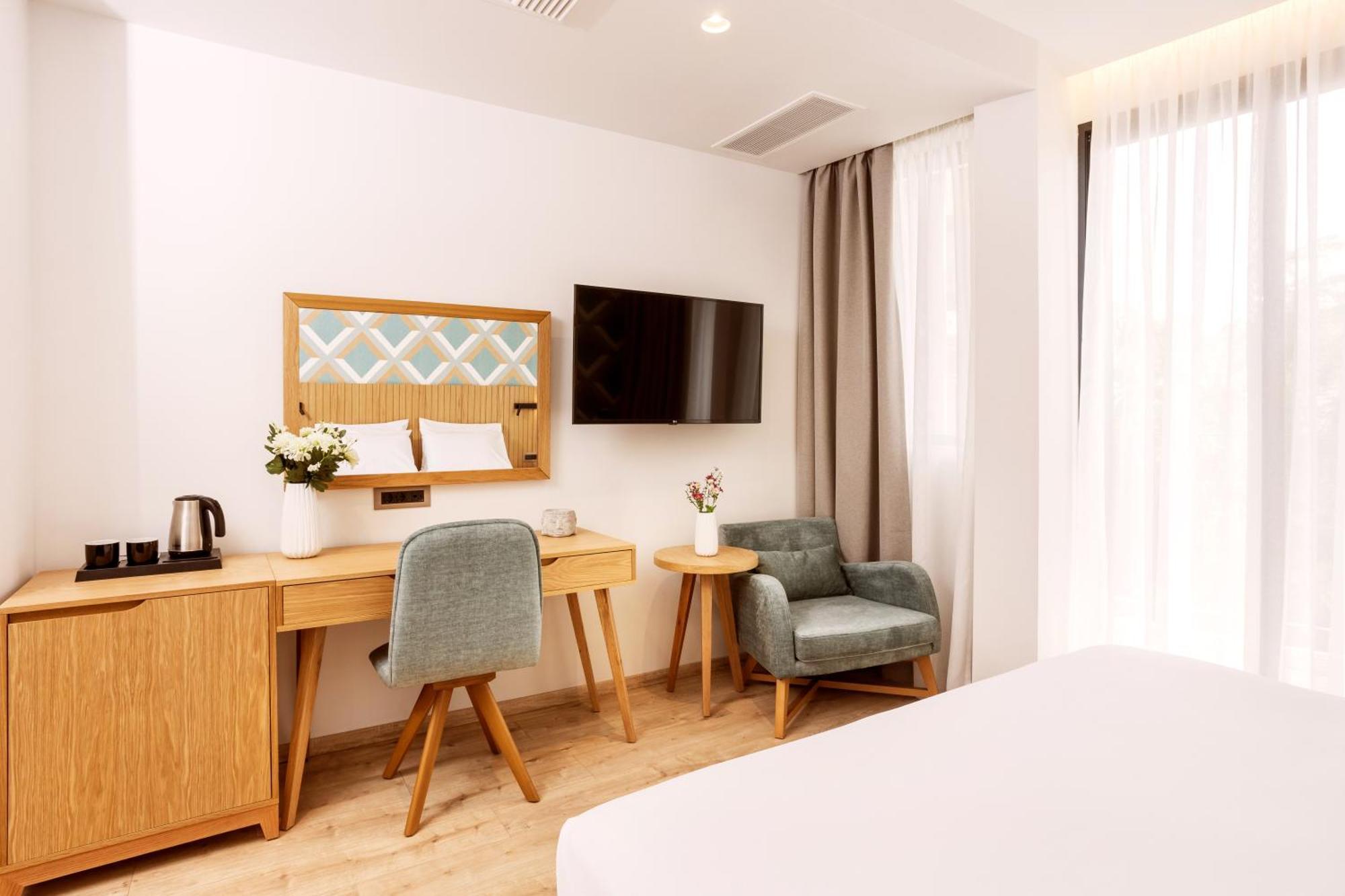 Days Hotel 4*