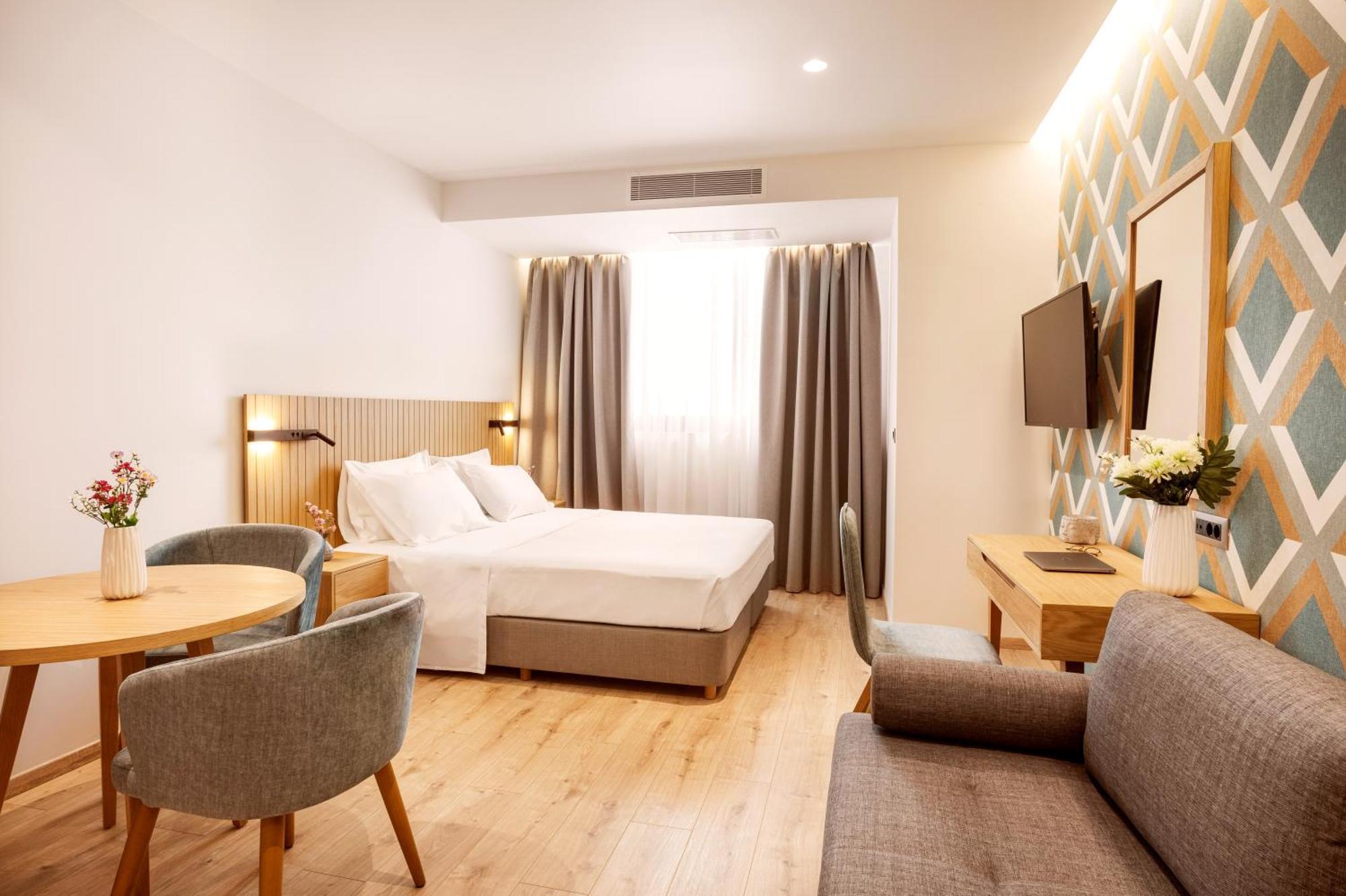 Days Hotel 4*
