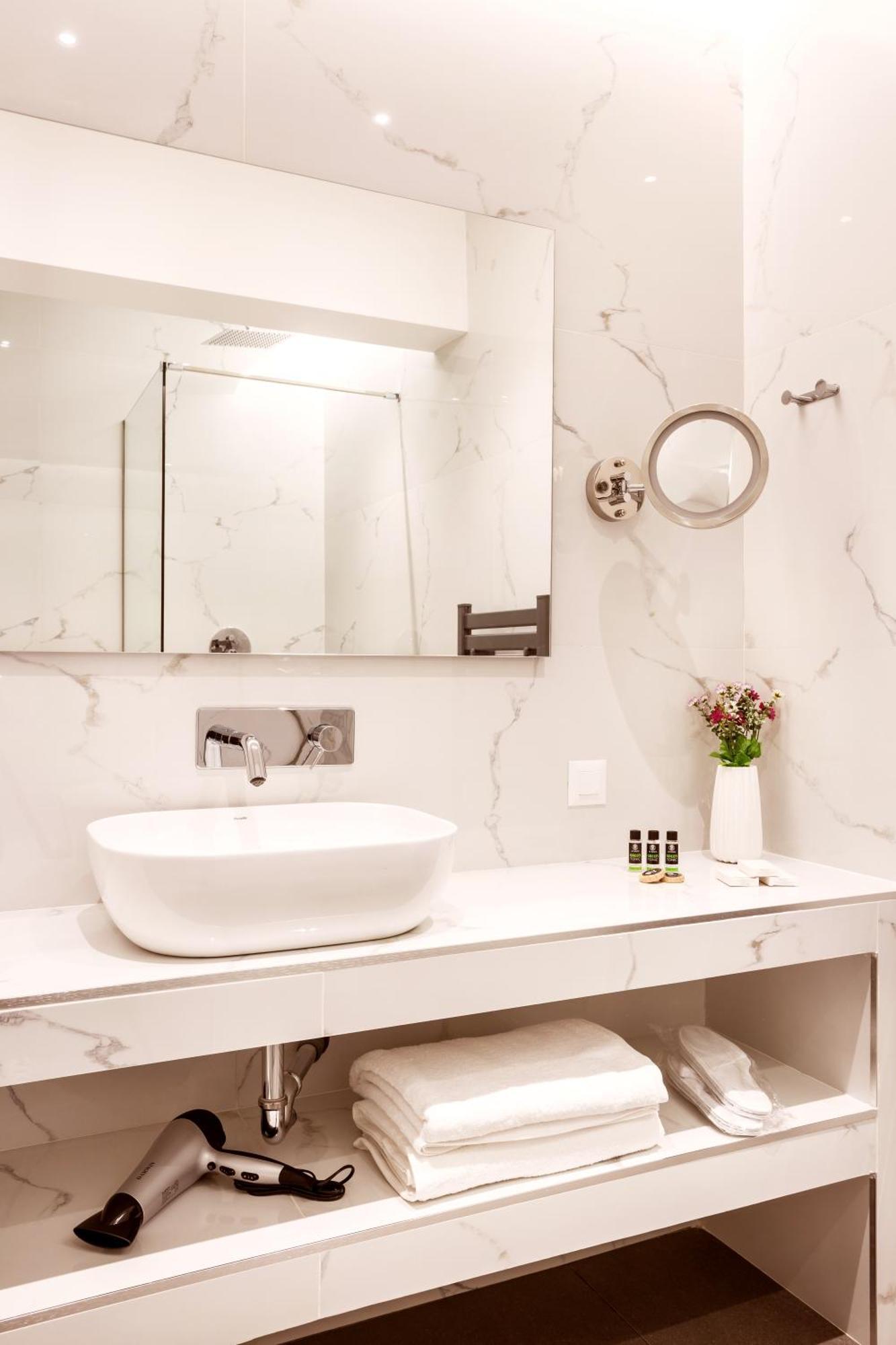 Days Hotel 4*